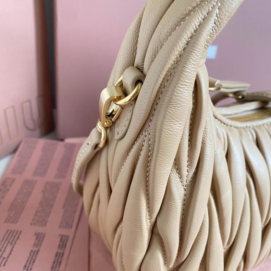 Miu Miu ميوميو واندر حقيبة صغيرة لون بيج