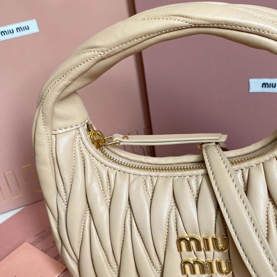 Miu Miu ميوميو واندر حقيبة صغيرة لون بيج