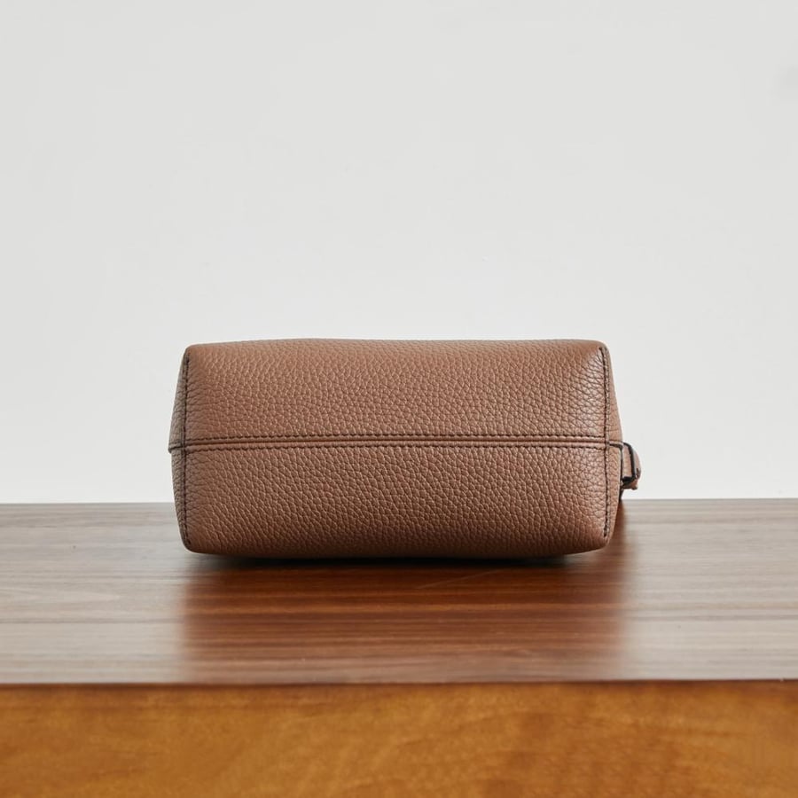 Fendi by the way Selleria فيندي باي ذا واي سيليريا حقيبة صغيرة لون بني