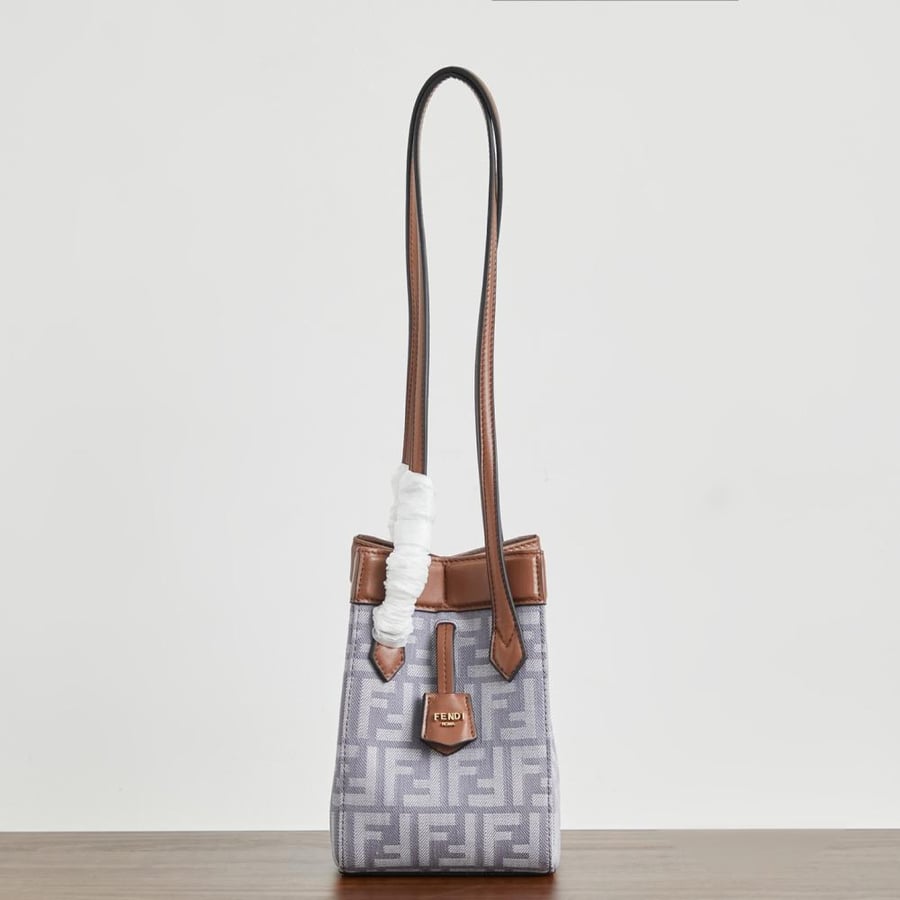 Fendi Origami فيندي اوريغامي حقيبة عملية صغيرة لون أزرق فاتح