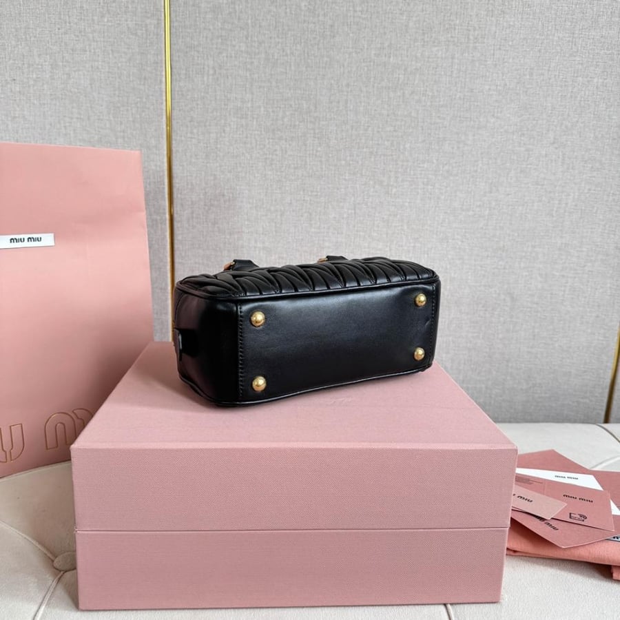 Miu Miu ميوميو أركادي ماتلاسيه حجم ميني