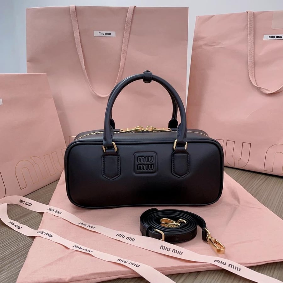 Miu Miu Arcadie in Leather ميوميو أركادي متوسطة الحجم لون اسود