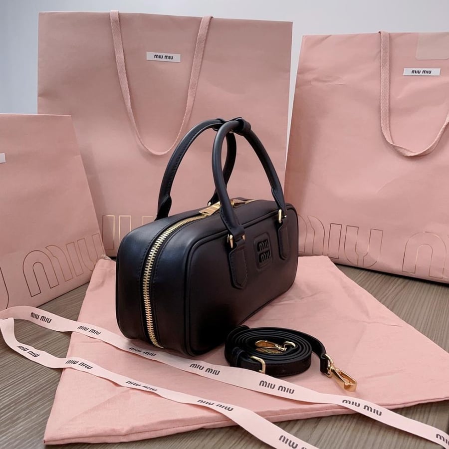 Miu Miu Arcadie in Leather ميوميو أركادي متوسطة الحجم لون اسود