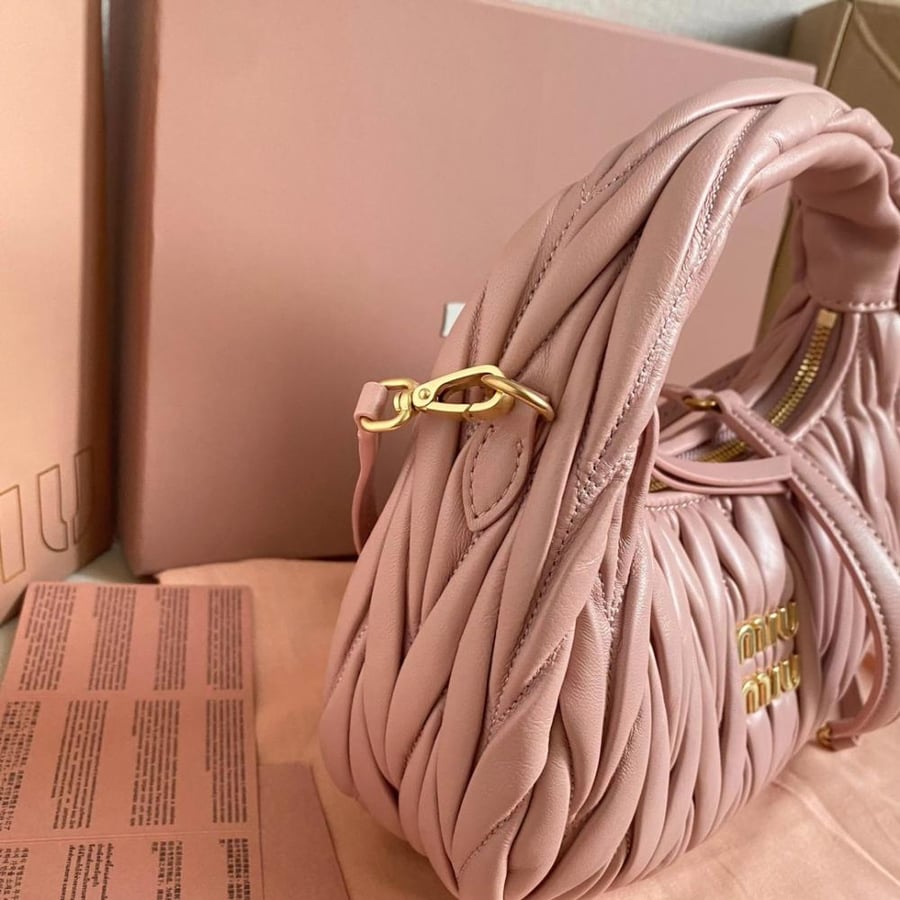 Miu Miu ميوميو واندر حقيبة صغيرة لون وردي
