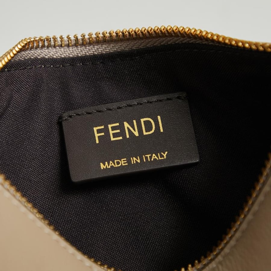 Fendi Fendigraphy فيندي حقيبة جلد بمقاس ميني لون بيج