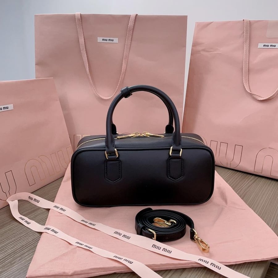 Miu Miu Arcadie in Leather ميوميو أركادي متوسطة الحجم لون اسود