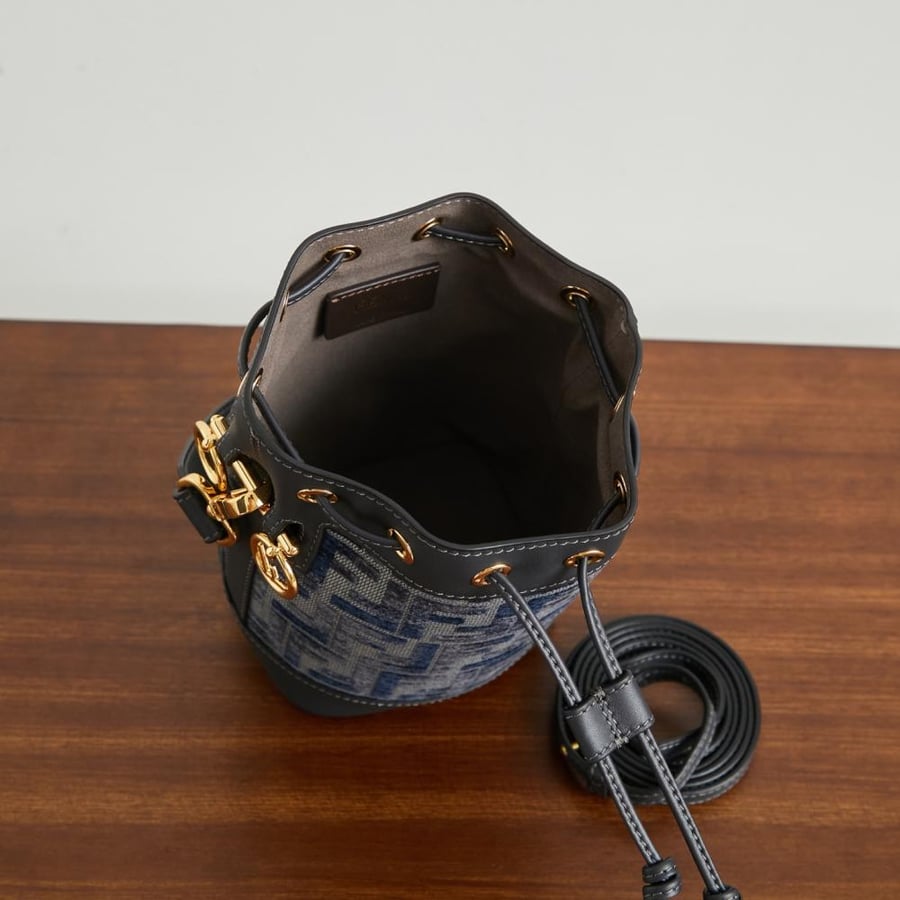 Fendi Mon Tresor فيندي حقيبة مقاس ميني ولون أزرق
