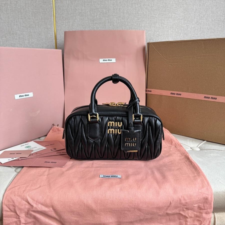 Miu Miu ميوميو أركادي ماتلاسيه حجم ميني