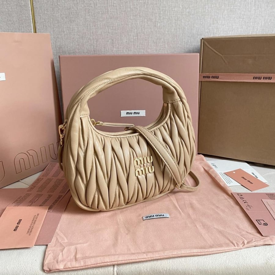 Miu Miu ميوميو واندر حقيبة صغيرة لون بيج