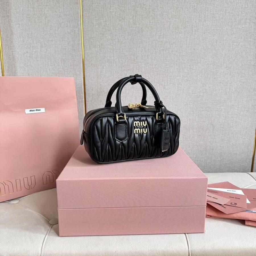 Miu Miu ميوميو أركادي ماتلاسيه حجم ميني