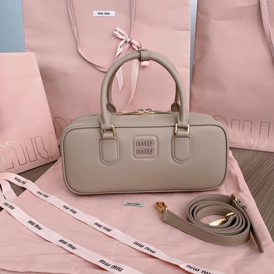 Miu Miu Arcadie in Leather ميوميو أركادي متوسطة الحجم لون بيج
