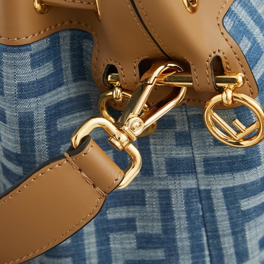 Fendi Mon Tresor فيندي حقيبة مقاس ميني ولون سماوي