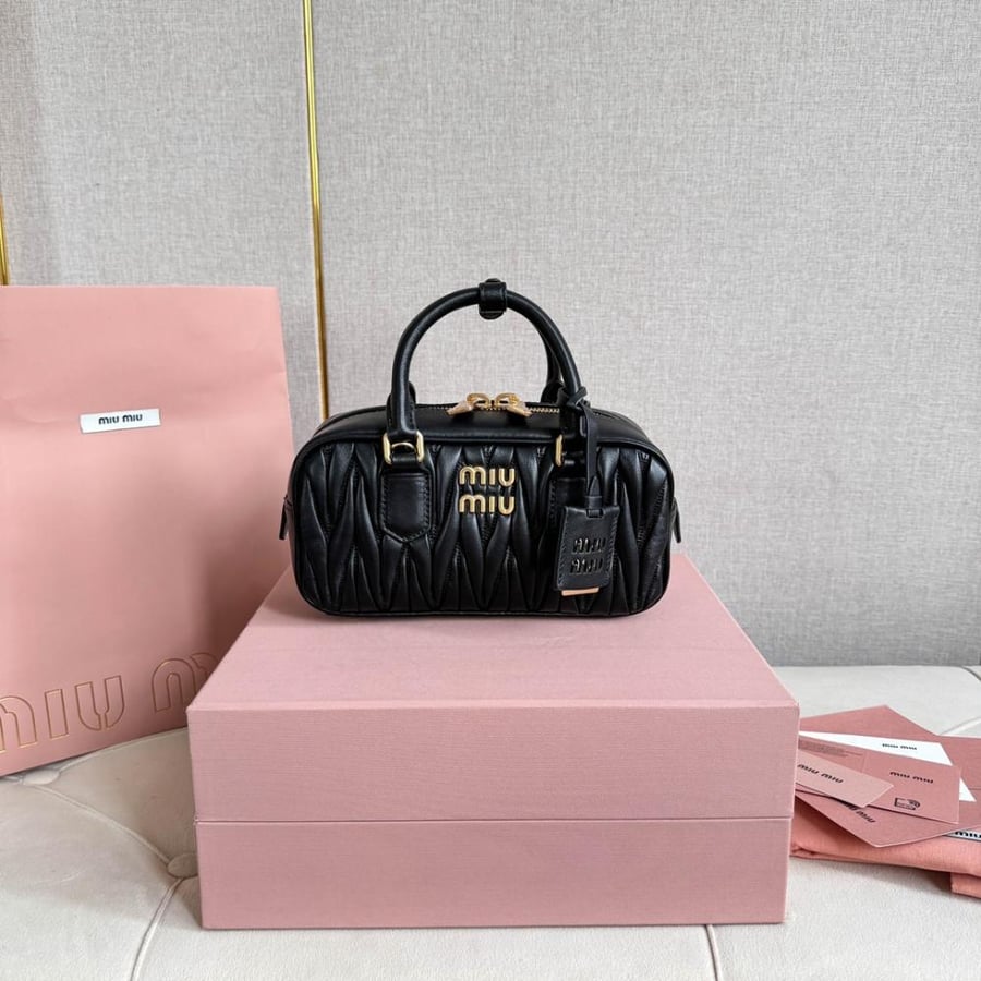 Miu Miu ميوميو أركادي ماتلاسيه حجم ميني