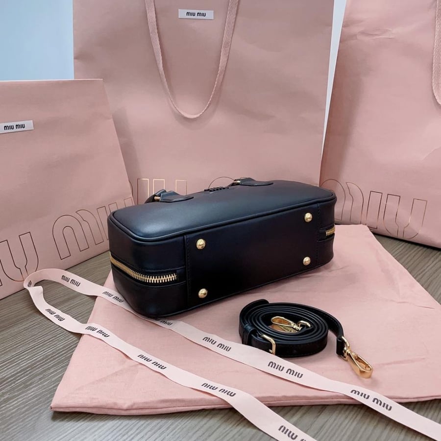 Miu Miu Arcadie in Leather ميوميو أركادي متوسطة الحجم لون اسود