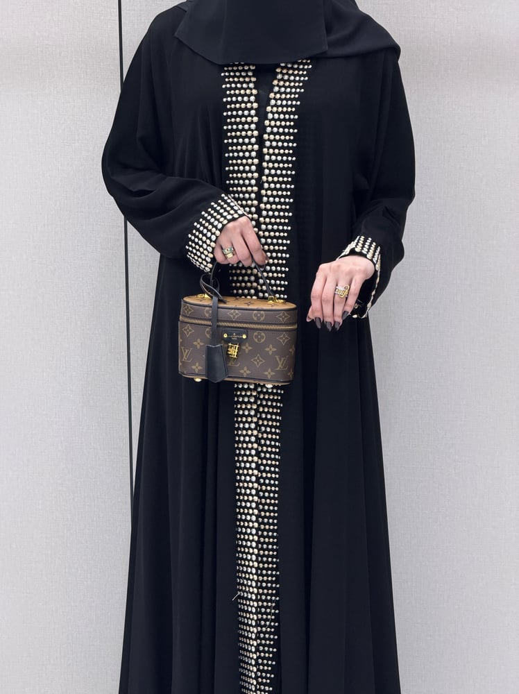 عباية لارا دبل كلوش  قماش ملكي كوري  مع طرحه هديه