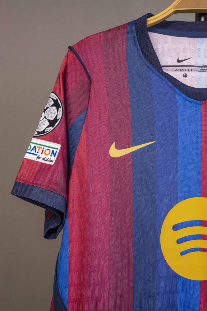 قميص برشلونة الاساسي 2026/2027 - نسخة اللاعبين -