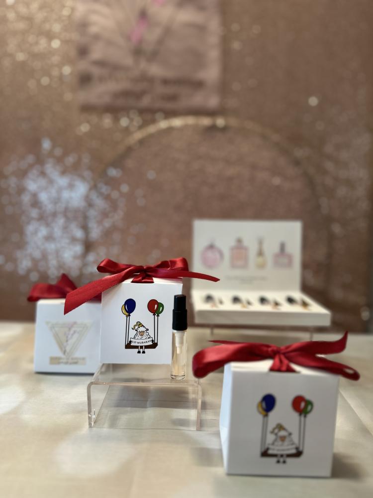 بوكس العيد مقدم من متجر الغصن الياباني يحتوي على عطر  ديور 10 حبات