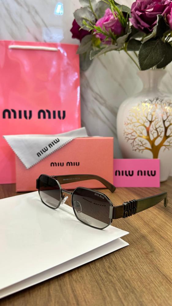 نظاره Miu Miu نسائي زيتي اطراف بني محروق