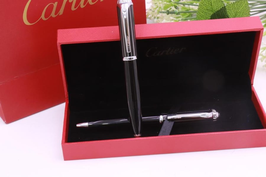 قلم Cartier اسود و فضي