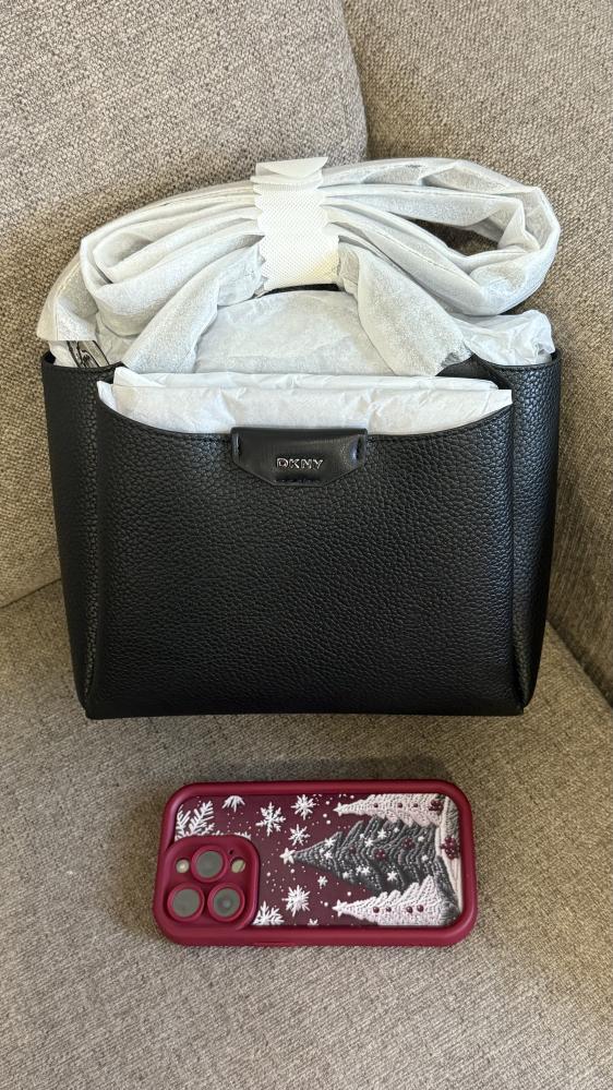 حقيبة DKNY تسليم فوري ٢-٥ أيام عمل
