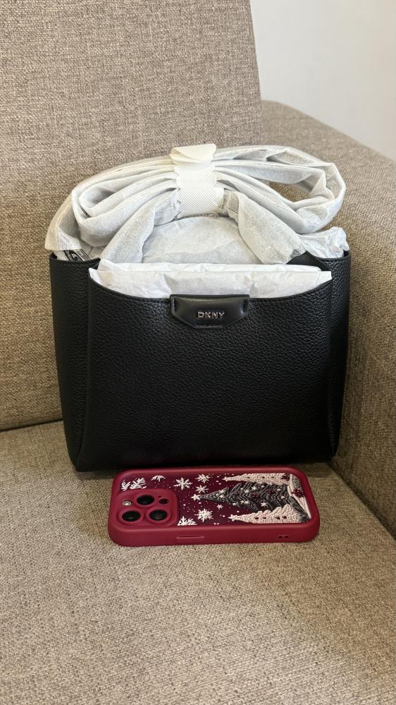 حقيبة DKNY تسليم فوري ٢-٥ أيام عمل