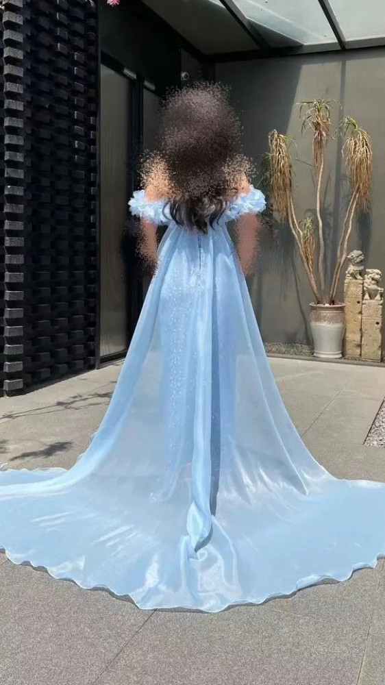 فستان سماوي ناعم
