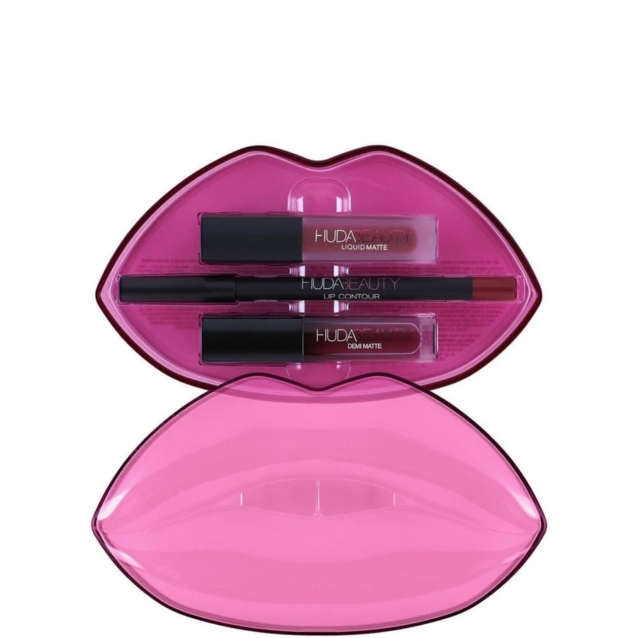 طقم شفاه Huda Beauty Matte Cream Famous Bawse من زاوية أخرى