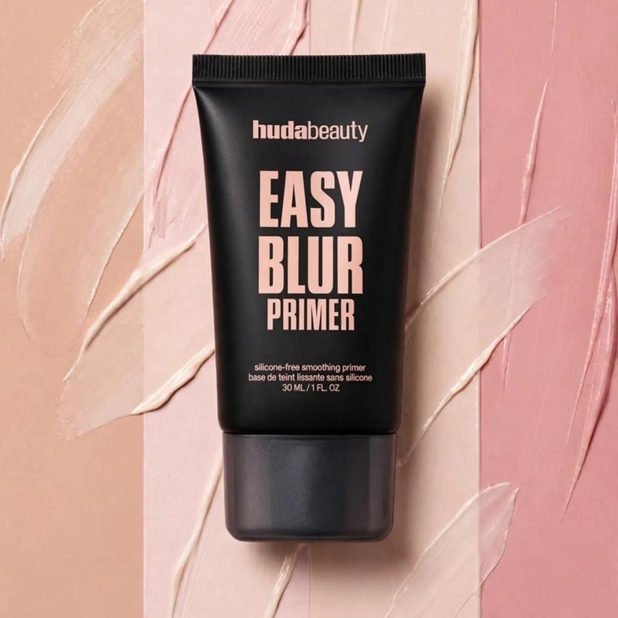 قوام برايمر Huda Beauty Easy Blur خال من السيليكون عن قرب
