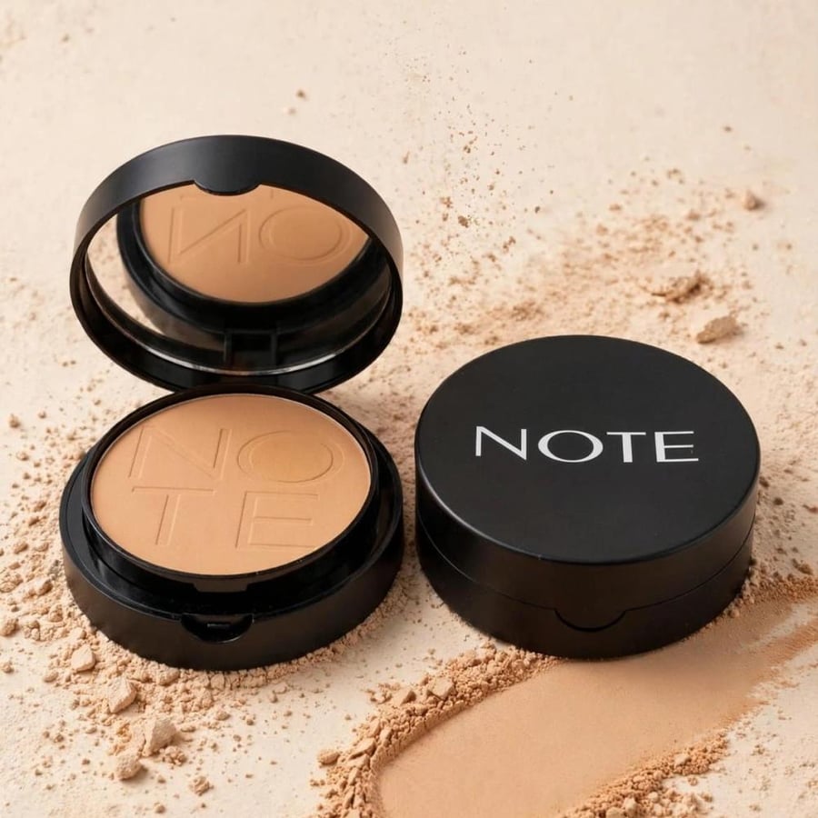 قوام بودرة مضغوطة Note Luminous Silk عن قرب
