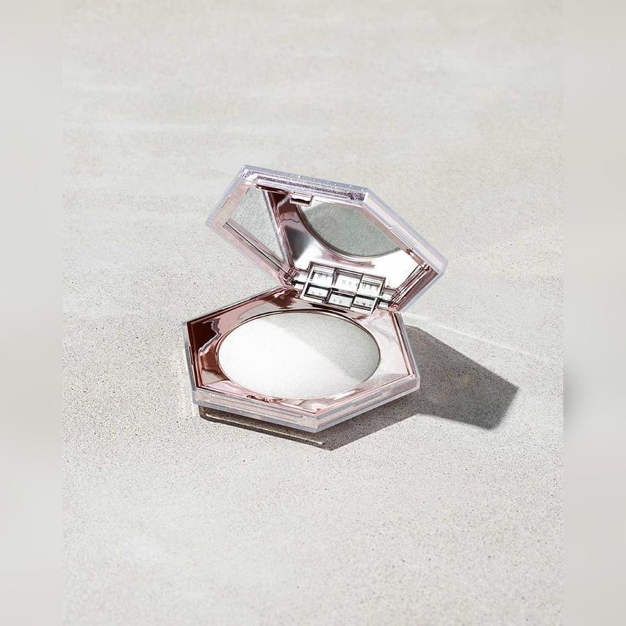 هايلايتر Fenty Beauty Diamond Bomb