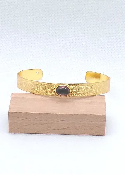 الإسوارة الأثرية- موف عتيق