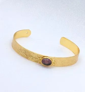 الإسوارة الأثرية- موف عتيق