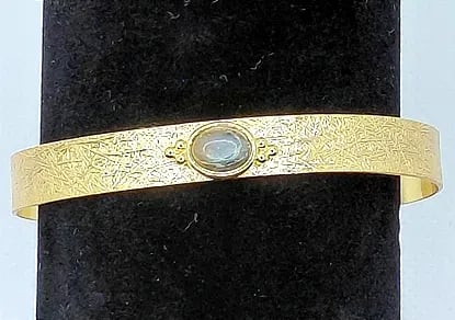 الإسوارة الأثرية - رمادي