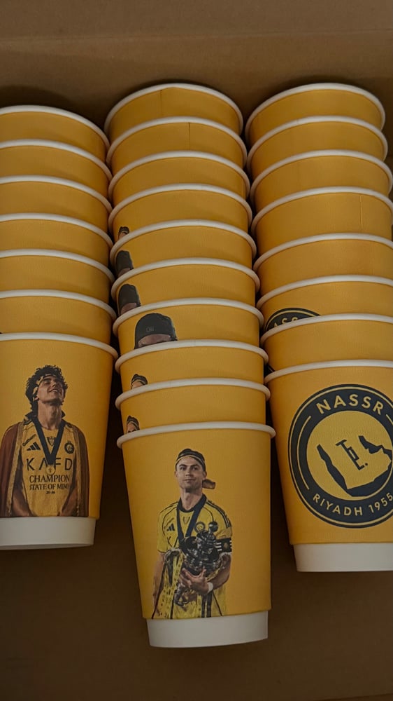 أكواب النصر - لاعبين وشعار