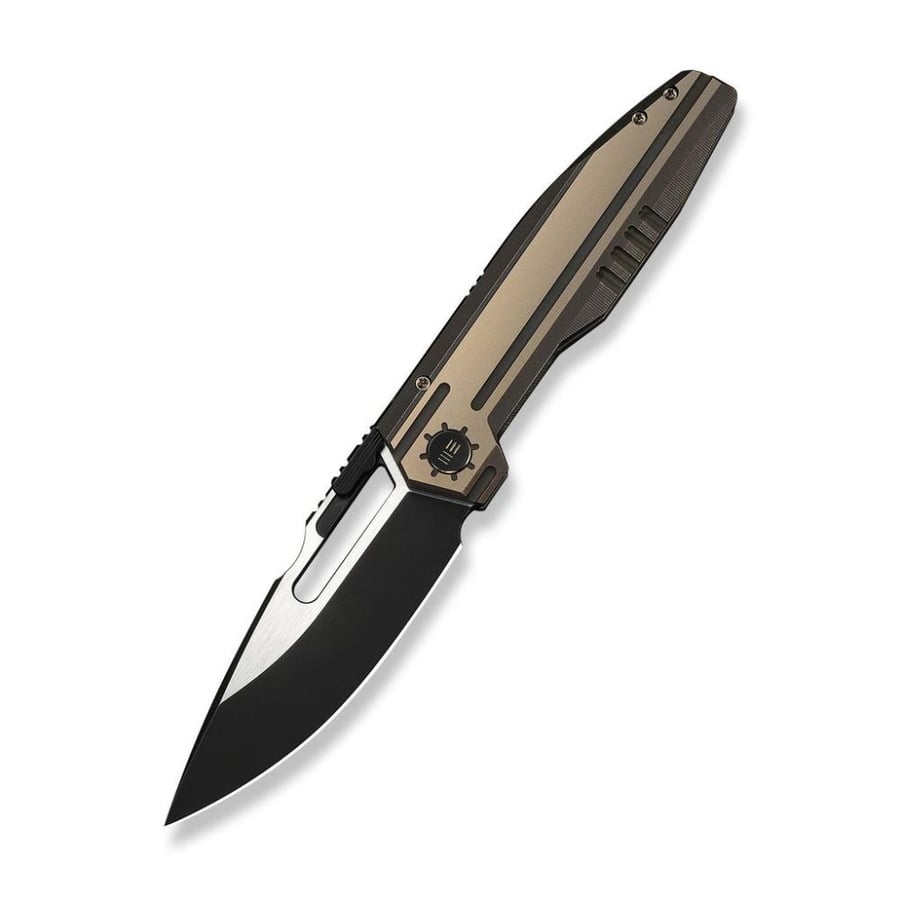 سكين WE KNIFE Reveille، مقبض تيتانيوم برونزي - نصل Bohler M390 ستونووش أسود وساتان مسطح (إصدار محدود 200 قطعة)