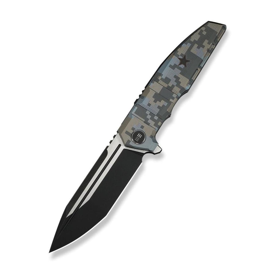 سكين WE KNIFE Breach، مقبض تيتانيوم بنقشة بكسل - نصل Bohler M390 ستونووش أسود وساتان مسطح (إصدار محدود 210 قطعة)