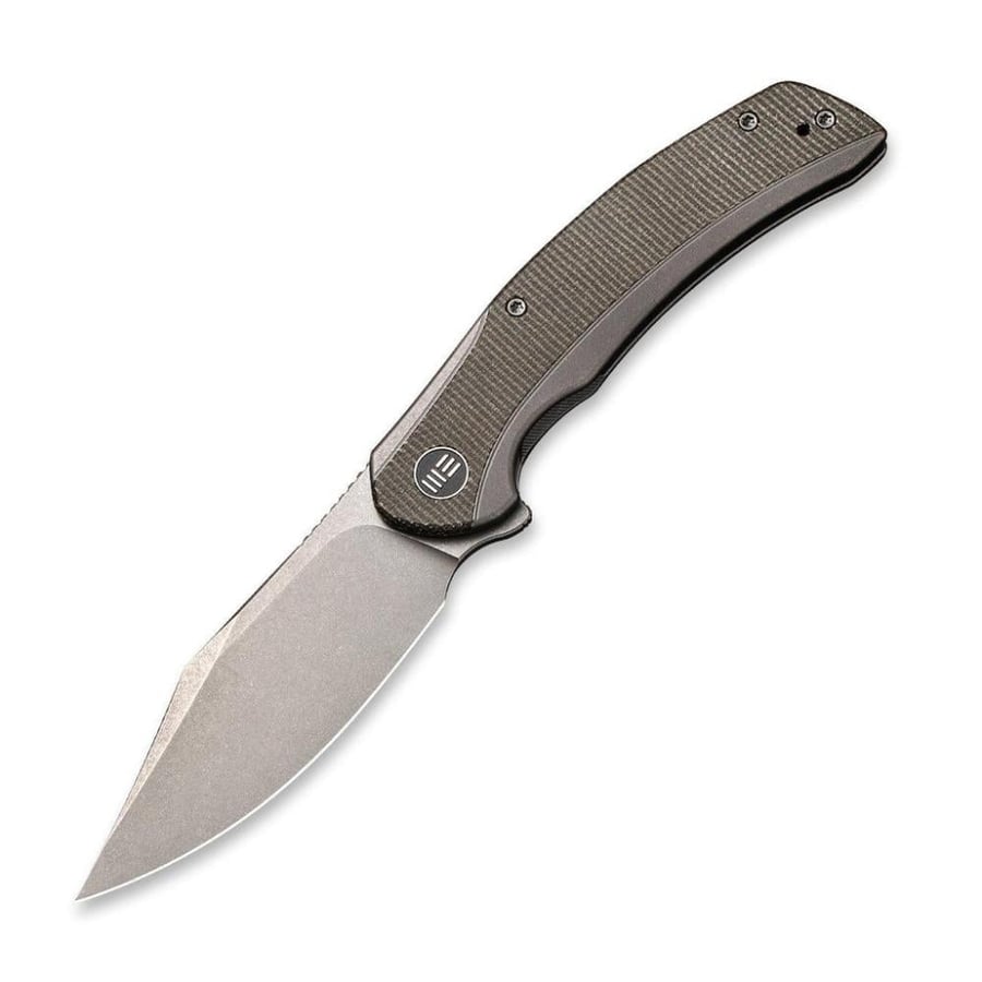 سكين WE KNIFE Snick، مقبض تيتانيوم رمادي بتطعيمة مايكارتا خضراء غامقة - نصل CPM 20CV ستونووش رمادي