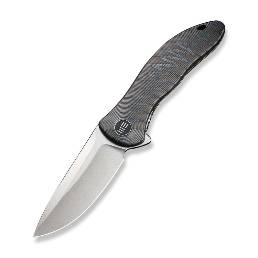 سكين WE KNIFE Synergy2v2، مقبض تيتانيوم متكامل بنقشة خطوط النمر الملهبة - نصل دروب بوينت CPM 20CV ستونووش