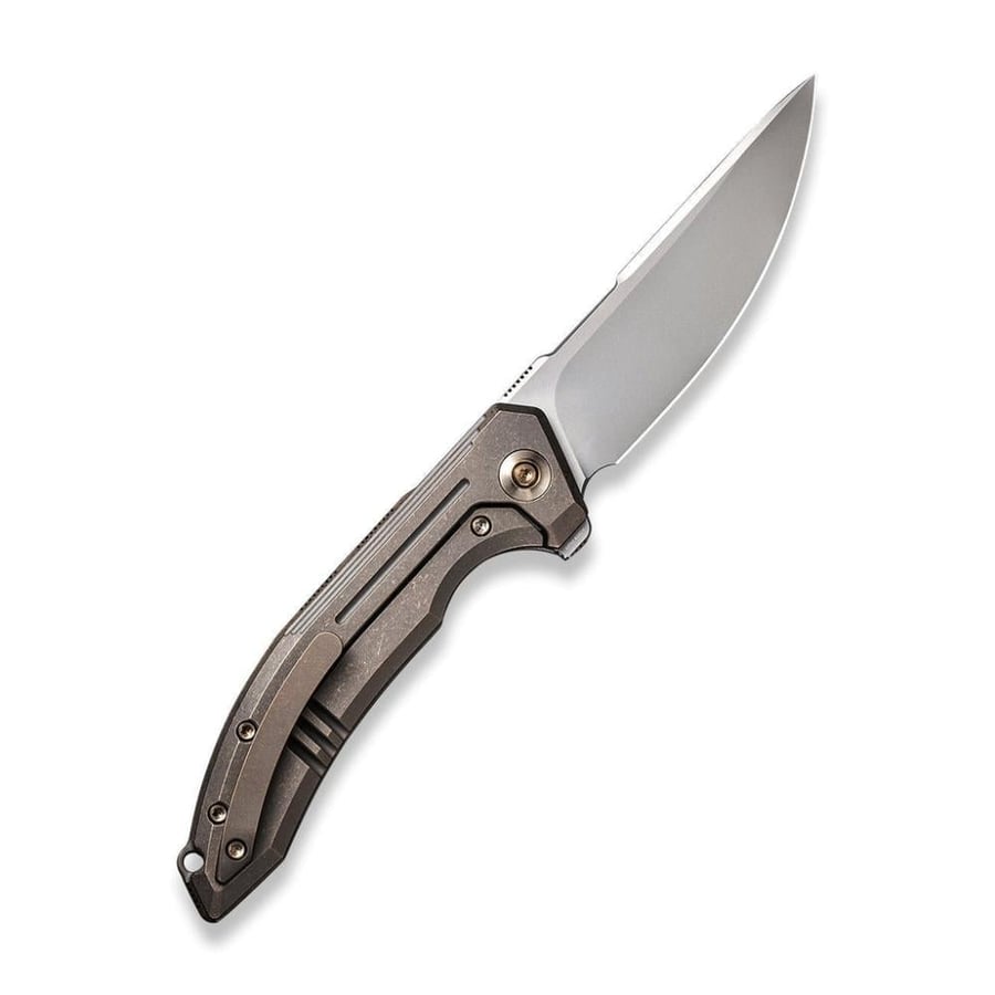 سكين WE KNIFE Quixotic، مقبض تيتانيوم برونزي - نصل CPM 20CV برمل زجاجي فضي