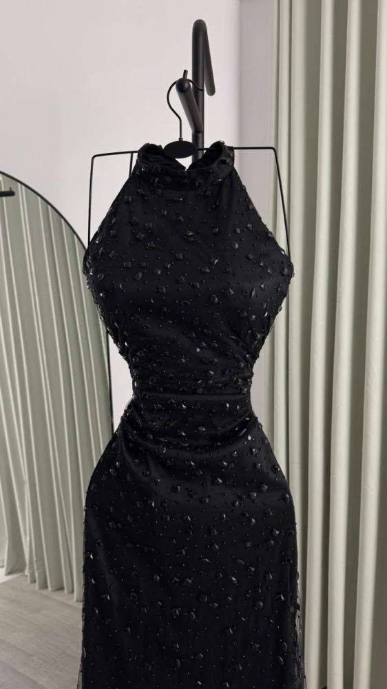 فستان اسود تل