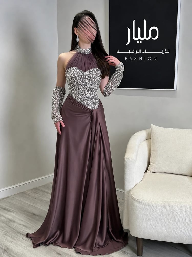 فستان سهرة جوري الموف المرصع بإطلالة أمامية كاملة مع كورسيه كريستال فض