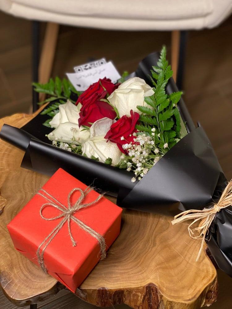 Rose + black bracelet + packaging