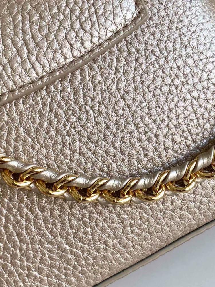لوي فيتون Capucines ميني مقاس 16.3cm