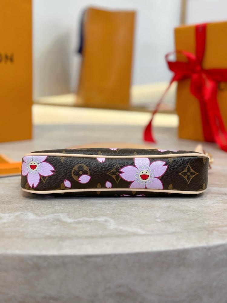لوي فيتون Pochette Accessoires مقاس 22cm