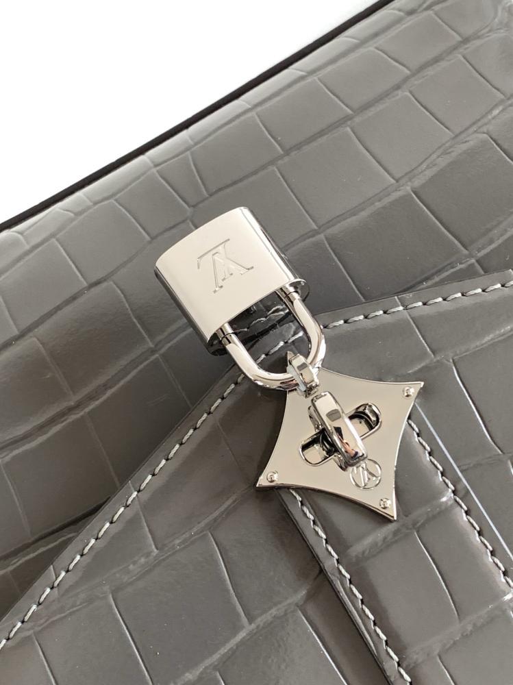 لوي فيتون rose des vents mini مقاس 19cm