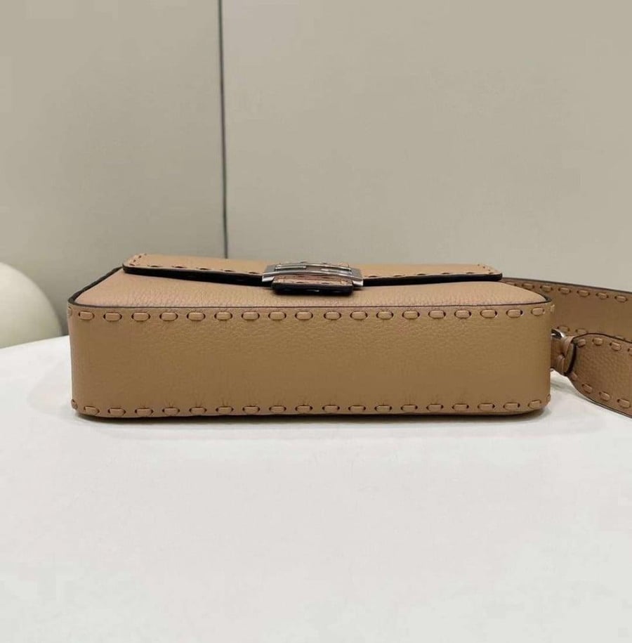 فندي BaGuette مقاس 27cm
