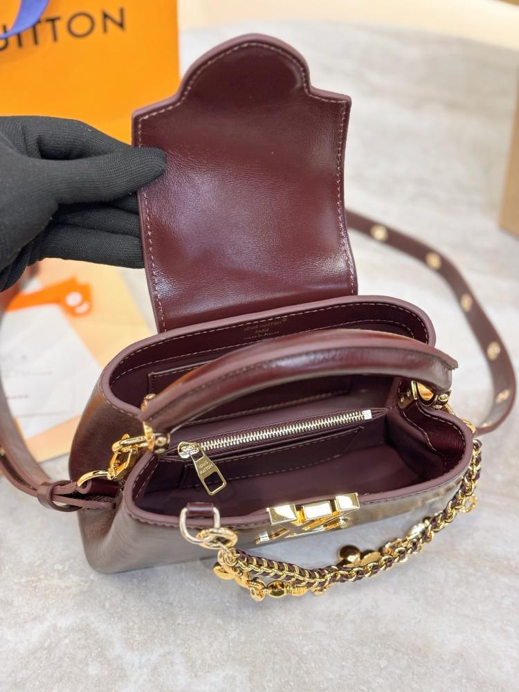 لوي فيتون CAPUCINES EAST-WEST مقاس 22cm