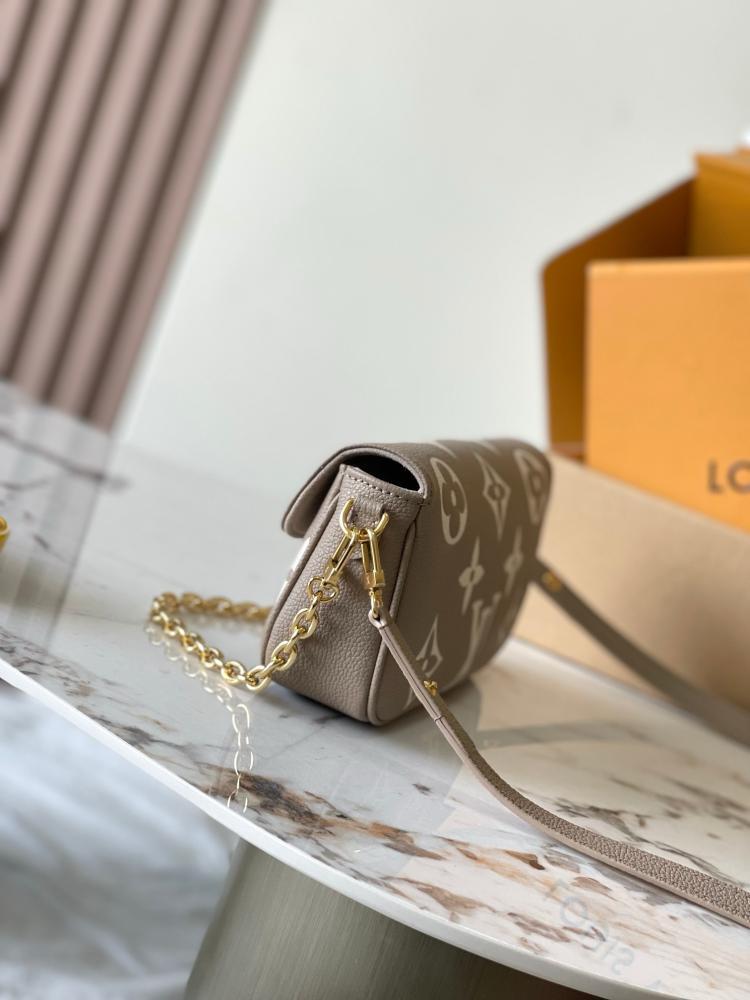 لوي فيتون Wallet On Chain مقاس 23.5cm