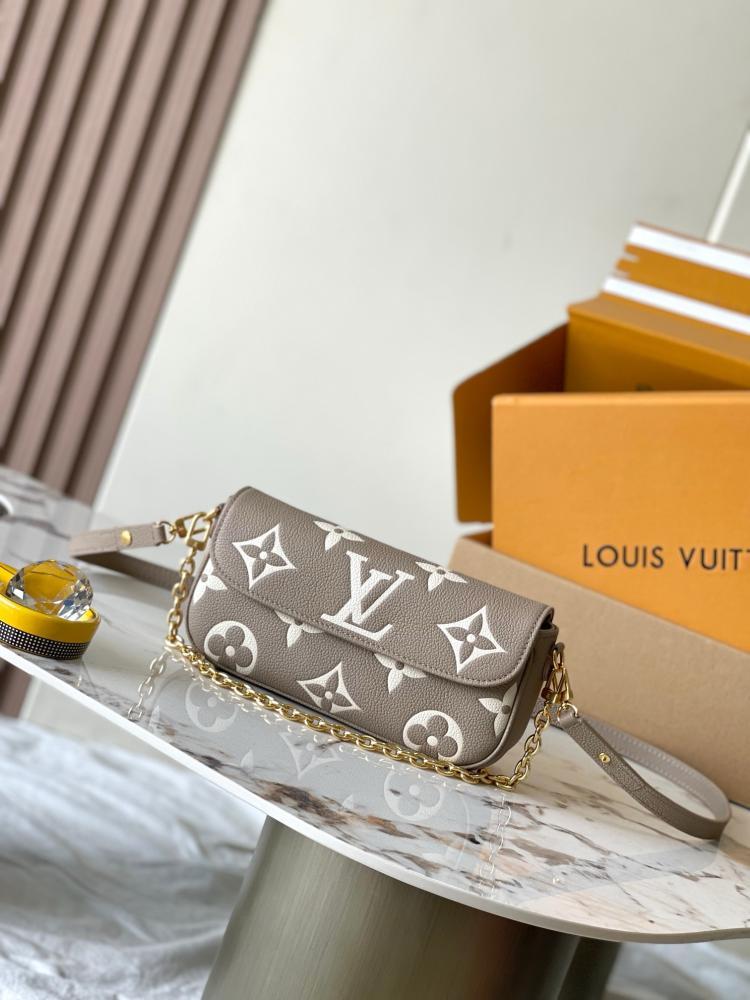 لوي فيتون Wallet On Chain مقاس 23.5cm