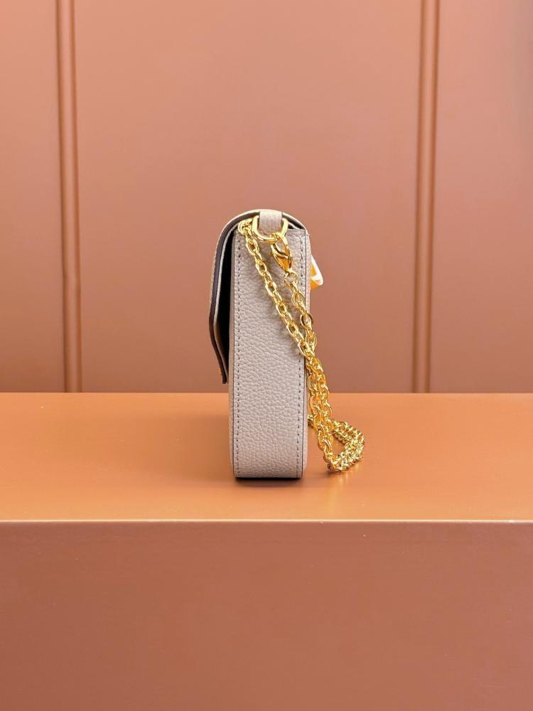 لوي فيتون POCHETTE FÉLICIE مقاس 21cm